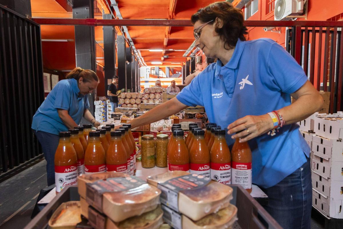 Reparto de alimentos, ayer.