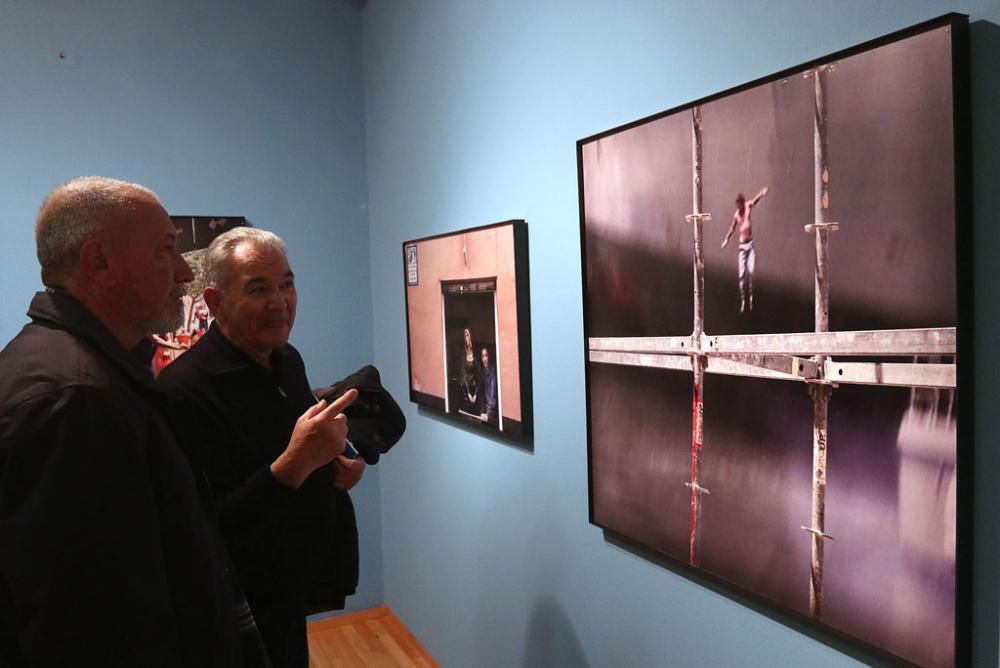 Paco Negre expone hasta el 20 de abril en el Centro Cultural María Victoria Atencia de la calle Ollerías su visión del barrio del Lagunillas, fruto de dos años de trabajo, con especial protagonismo para los vecinos, artistas y profesionales que trabajan en el entorno.