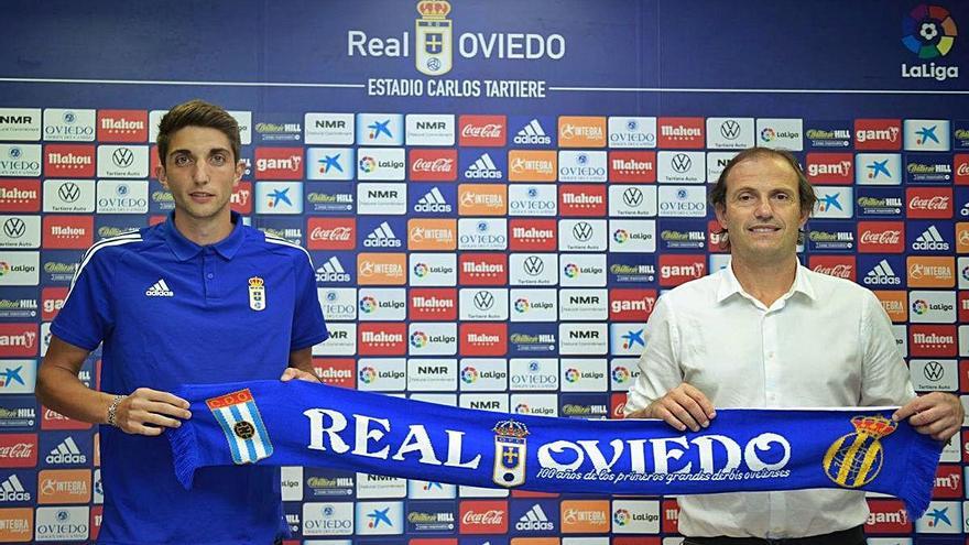 Edgar González i el director esportiu de l&#039;Oviedo, Francesc Arnau