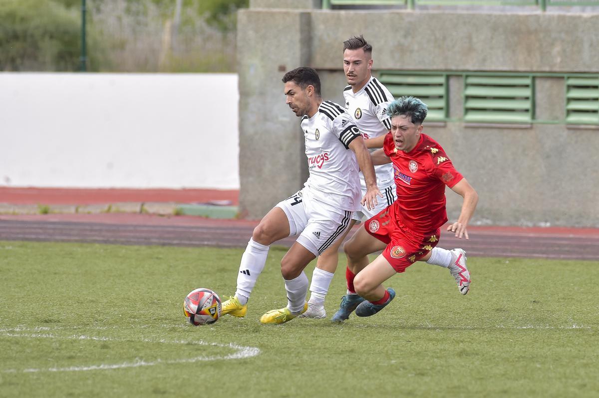 Partido de Tercera entre el Arucas y el Santa Úrsula, en imágenes