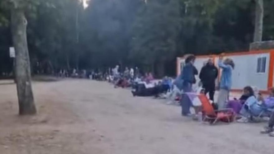 Nueva mañana de colas en Castrelos por una entrada para el concierto de Iván Ferreiro