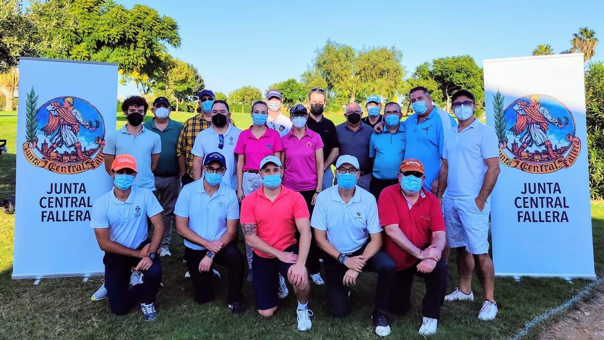 Los primeros jugadores y jugadoras, antes del inicio del campeonato.