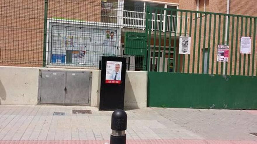 El PP de Benidorm denuncia que Navarro pega carteles en lugares sin autorización