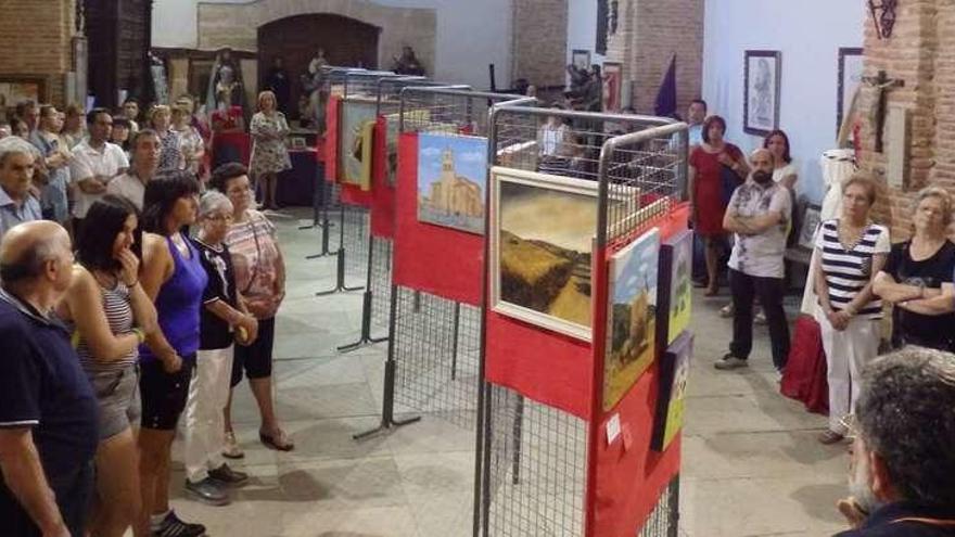 Inauguración de la exposición &quot;Pinceles saucanos&quot;, en la ermita de los Dolores.