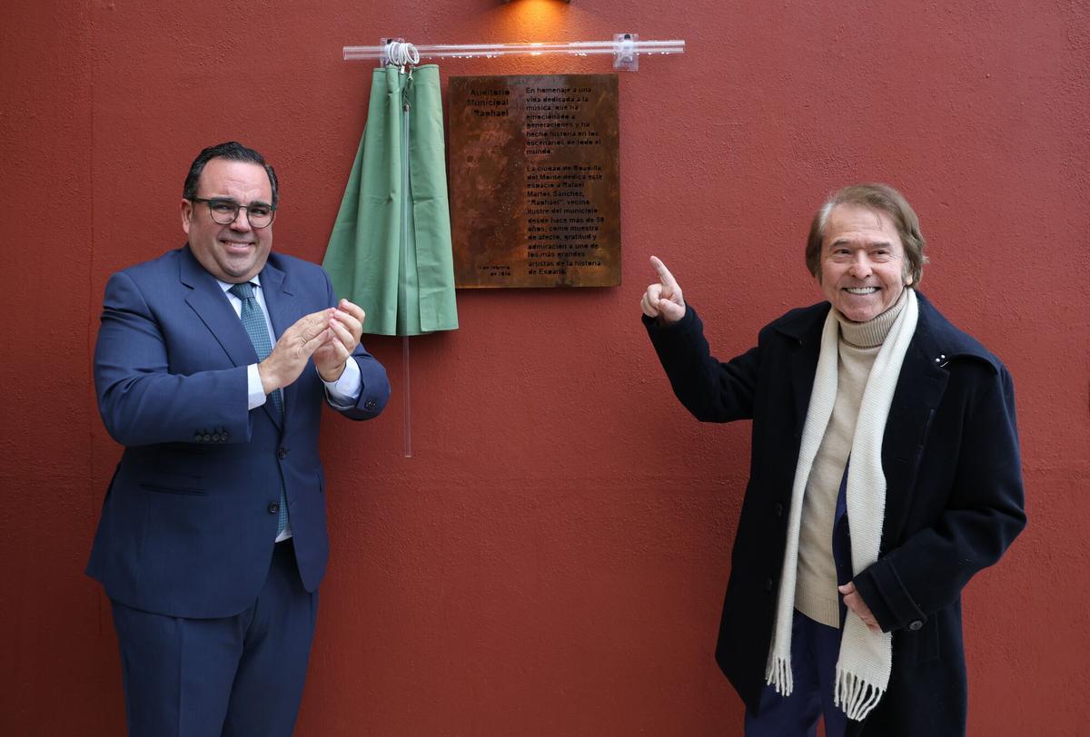 El cantante Raphael durante la inauguración del Auditorio Municipal Raphael de Boadilla del Monte.