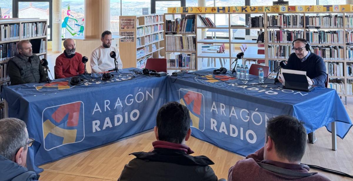 Carlos Espatolero también conversó con agricultores de la zona.