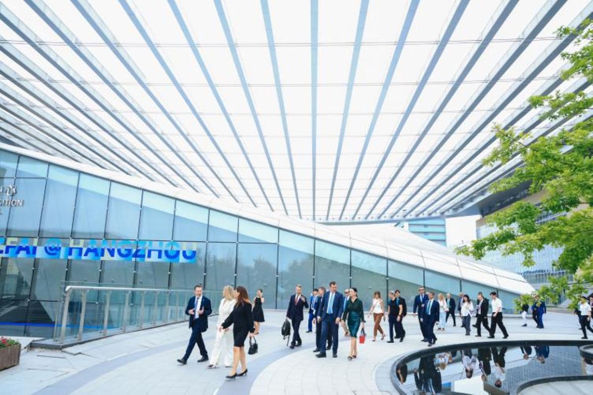 Llegada de las autoridades a la inauguración