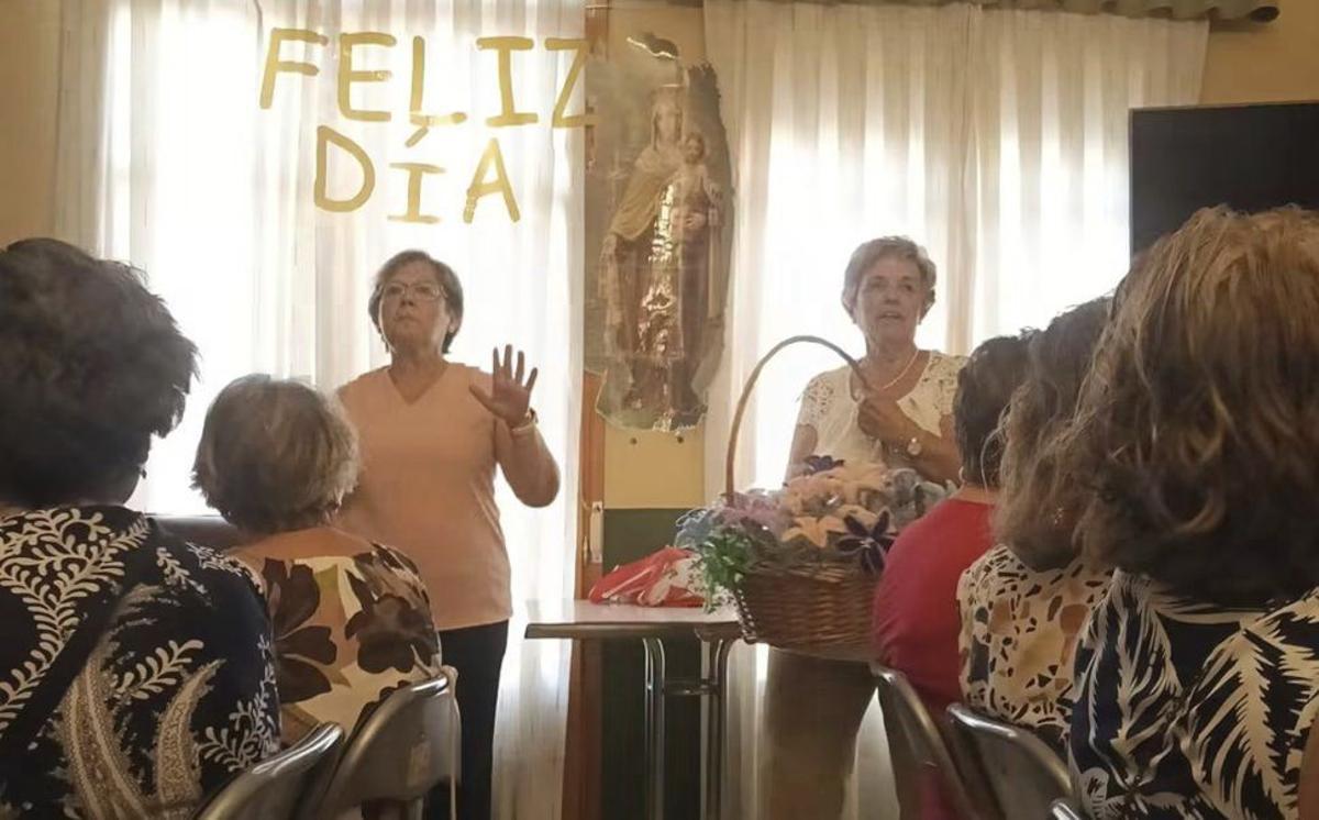Las mujeres organizaron una merienda,