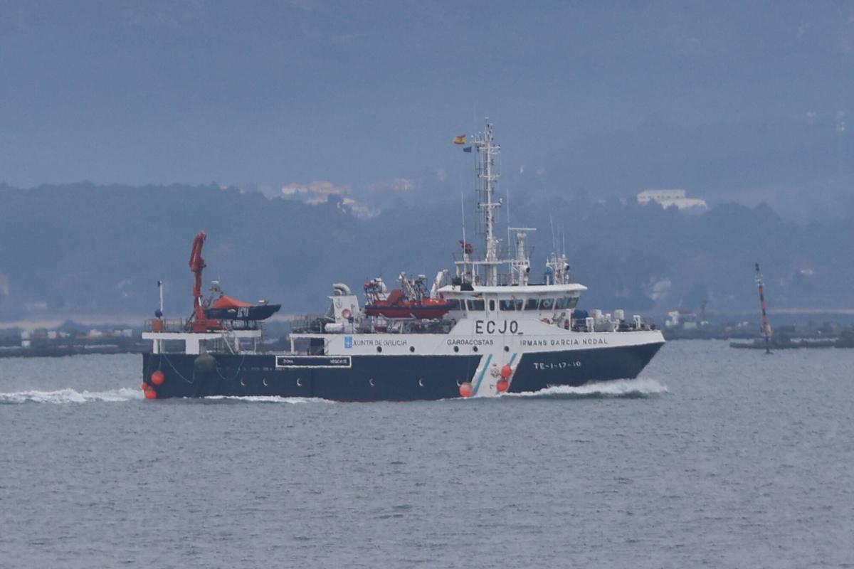El buque de salvamento «Irmáns García Nodal» en Arousa.