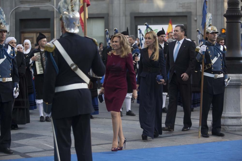 Desfile de los Reyes, personalidades y premiados en la alfombra azul