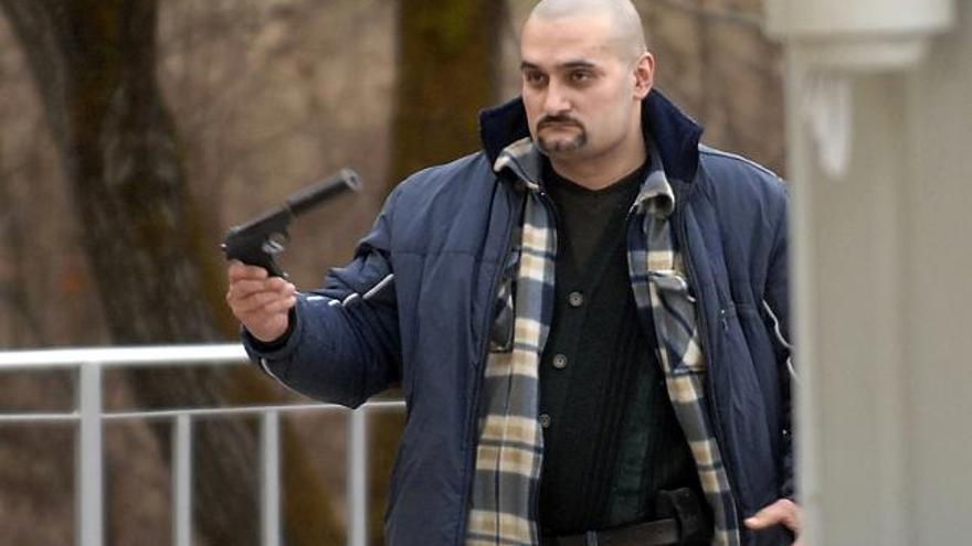El hombre armado que se rindió ayer ante la Policía tras secuestrar un autobús en Bulgaria.