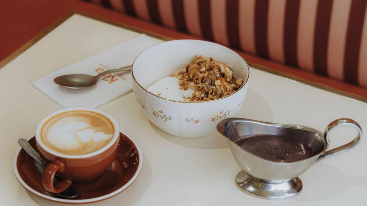 K’era, la cantina georgiana de Las Salesas creada por Nino Kiltava, propone desayunos, comidas, tardeos y cenas con espíritu de casa abierta.