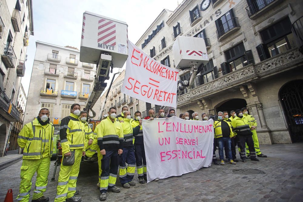 Protesta de la brigada d'enllumenat de Girona