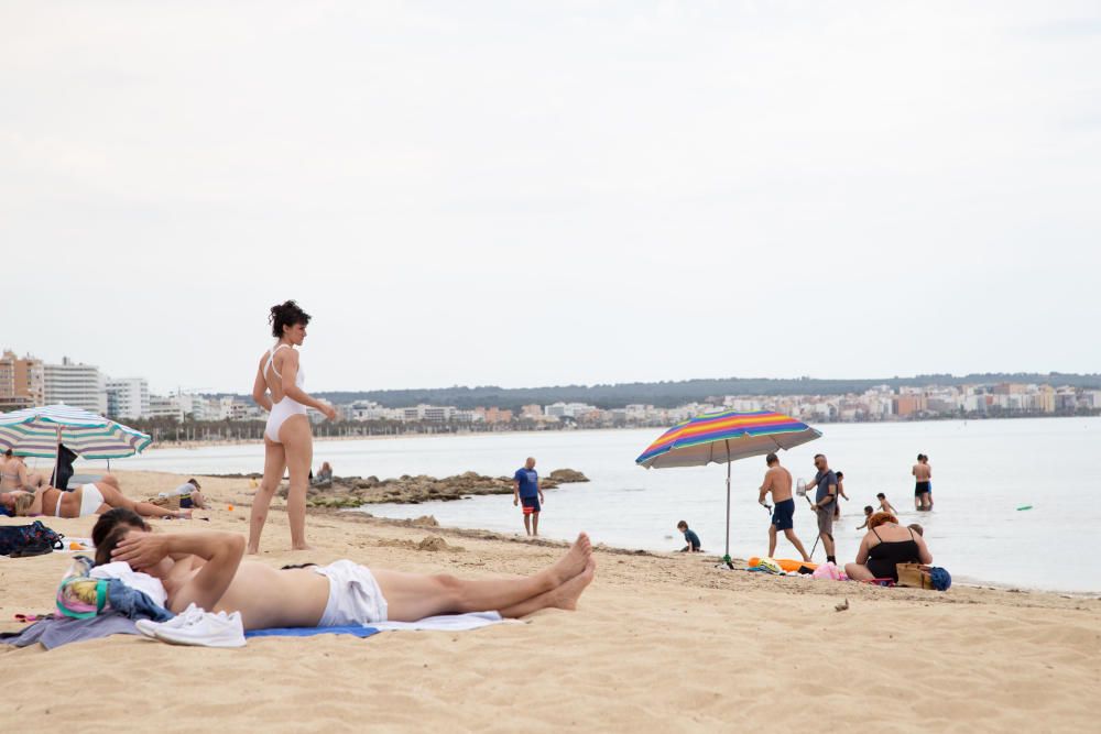 Fase 2 de la desescalada de Mallorca: Primer día con el baño autorizado en las playas