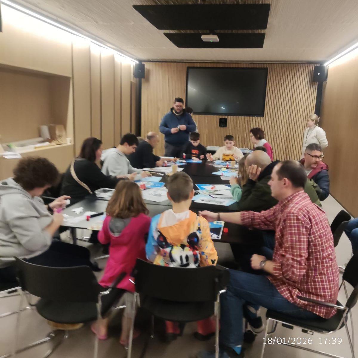 Un taller creatiu al Museu Dalí per als infants amb TEA