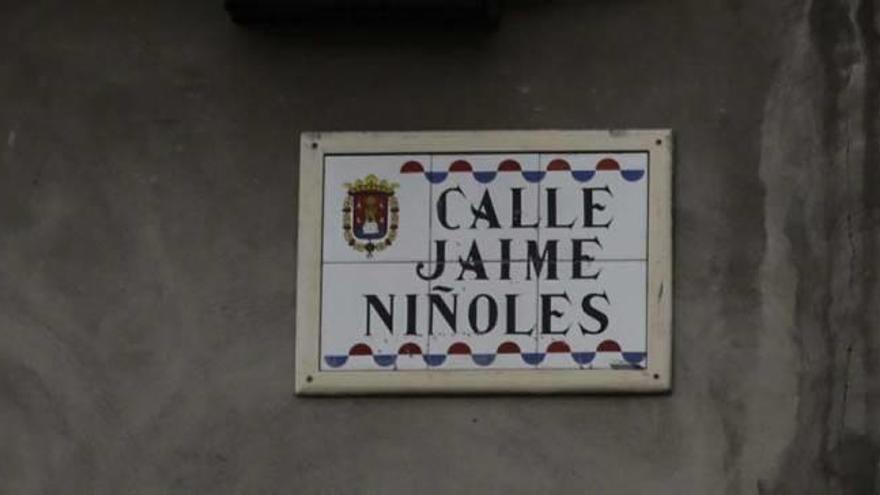 La calle de Jaime Niñoles no se prevé retirar ahora.