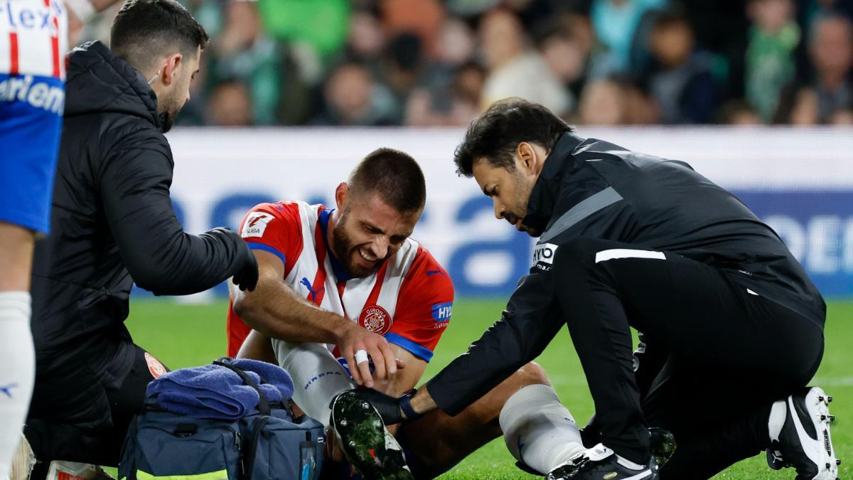 La lesión de David López en el estadio Benito Villamarín