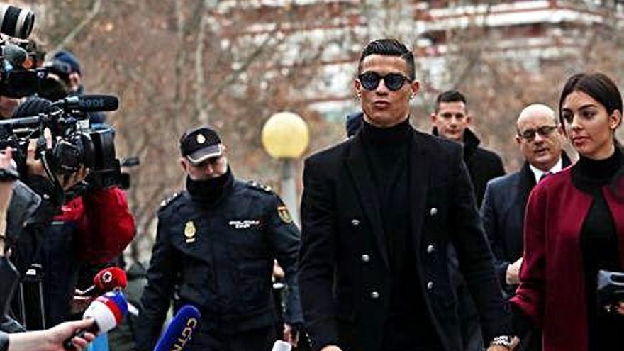 Ronaldo accepta pagar una multa i 23 mesos de presó