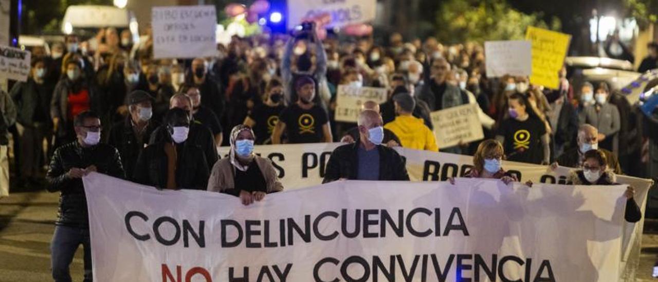 Manifestación en Orriols contra la delincuencia. | GERMÁN CABALLERO