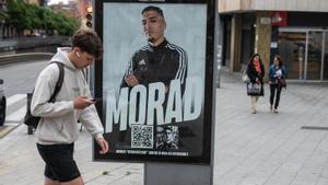 El barri de La Florida de L’Hospitalet con carteles del nuevo disco de Morad