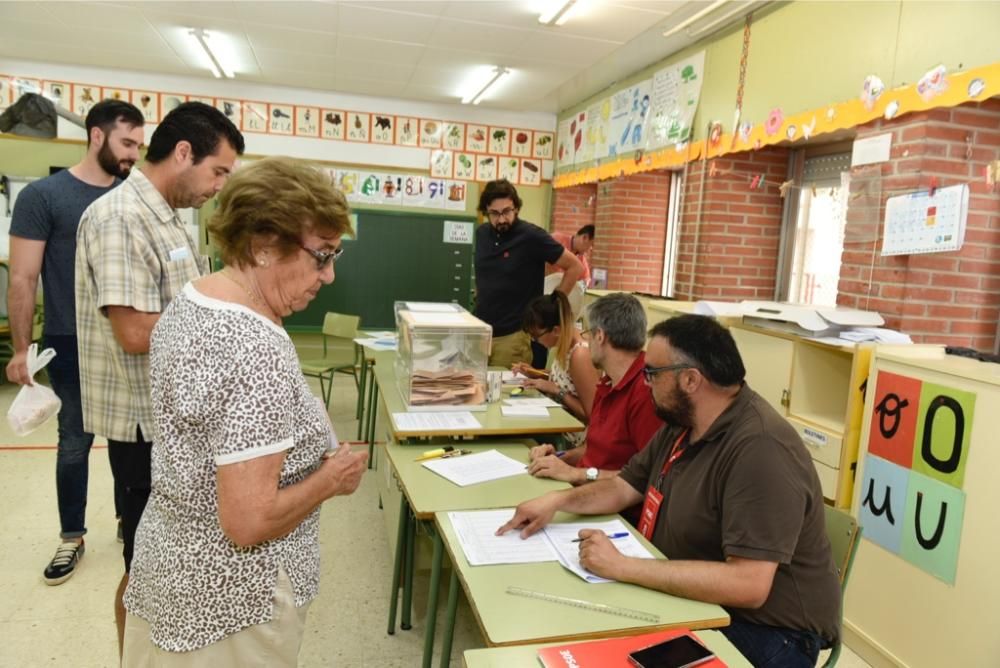 Elecciones Generales: Ambiente en los colegios de