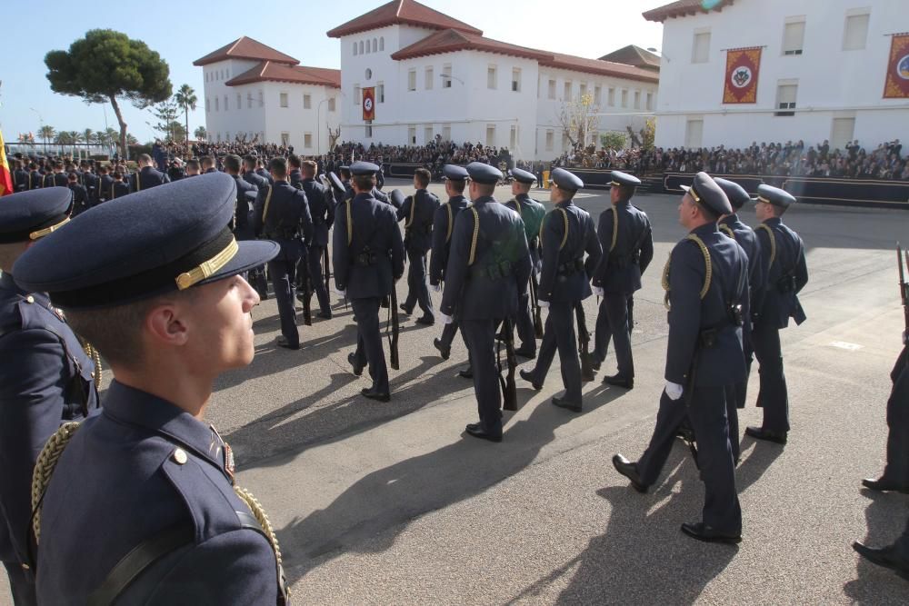 Jura de bandera de nuevos alumnos en la Academia General del Aire