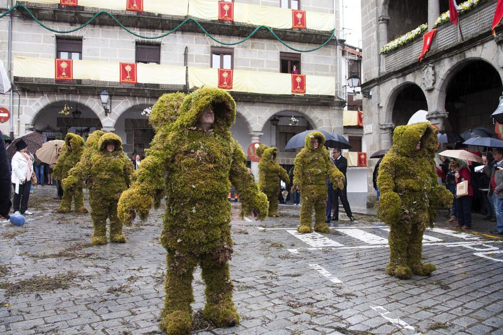 La lluvia desluce la tradición de los Hombres de M