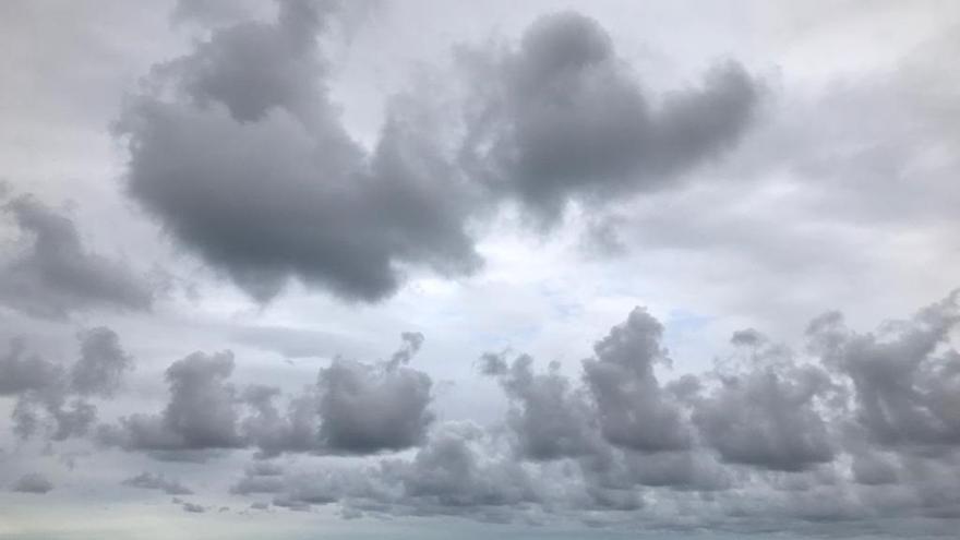 Las nubes y los chubascos dispersos afectarán hoy a la mitad norte y la mitad este de la Península