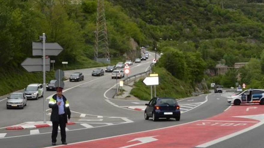 Una esllavissada en un talús inestable talla totalment la C-16 a Guardiola de Berguedà