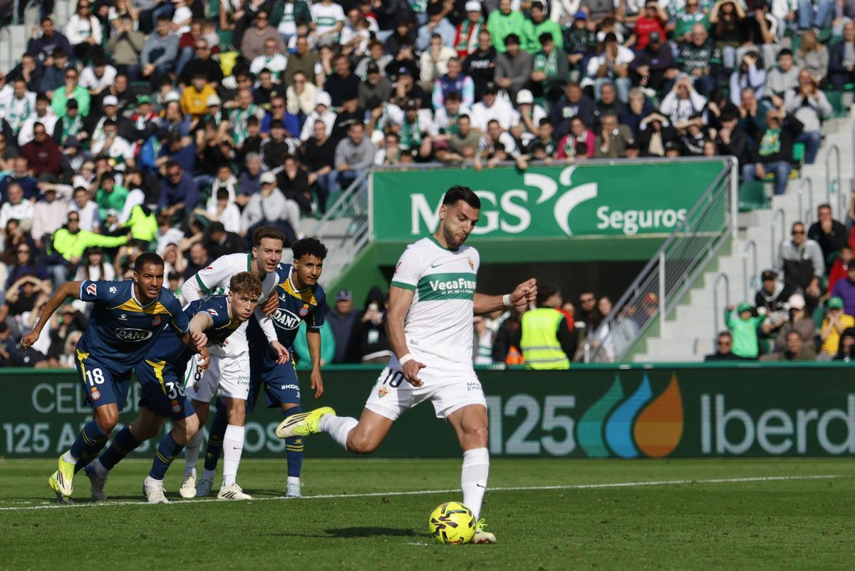 El Elche y el Espanyol empatan y mantienen su racha negativa.