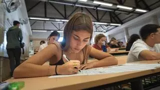 Canarias prepara un 'operativo anticopiones' para la PAU: Educación instala inhibidores para evitar que los alumnos hagan trampas con IA