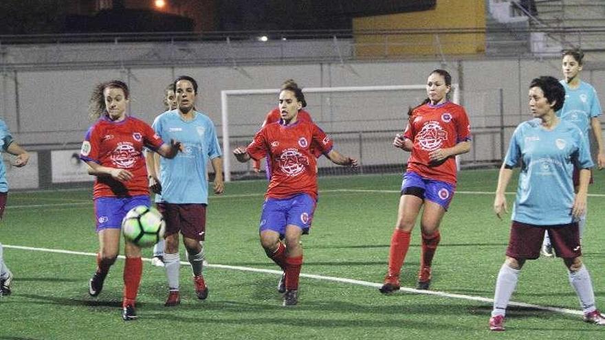 Un lance del partido entre la UD Ourense y el Boiro. // Iñaki Osorio