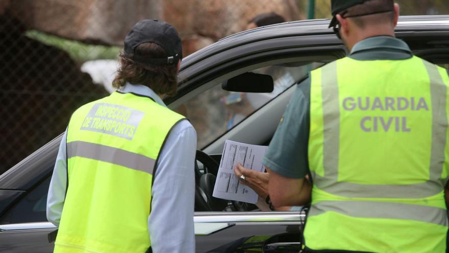 Un control conjunto de Transportes del Consell y Guardia Civil.