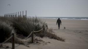 Rècord d’assistència a les platges de la Gran Barcelona mentre persisteix la pèrdua de sorra