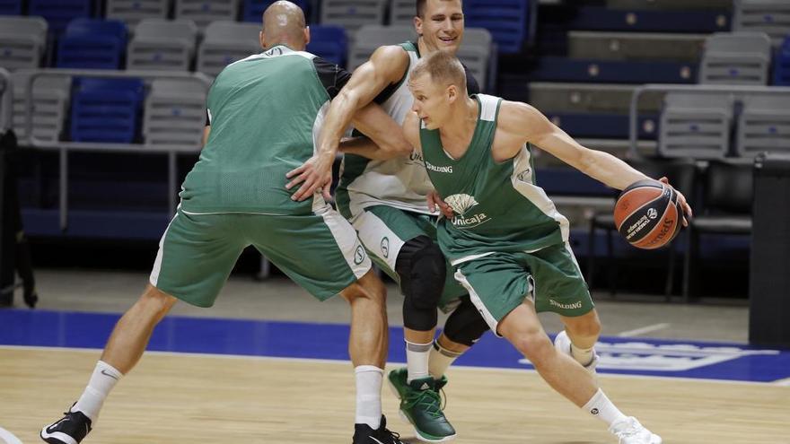 El equipo se entrenó ayer antes de viajar a Atenas.