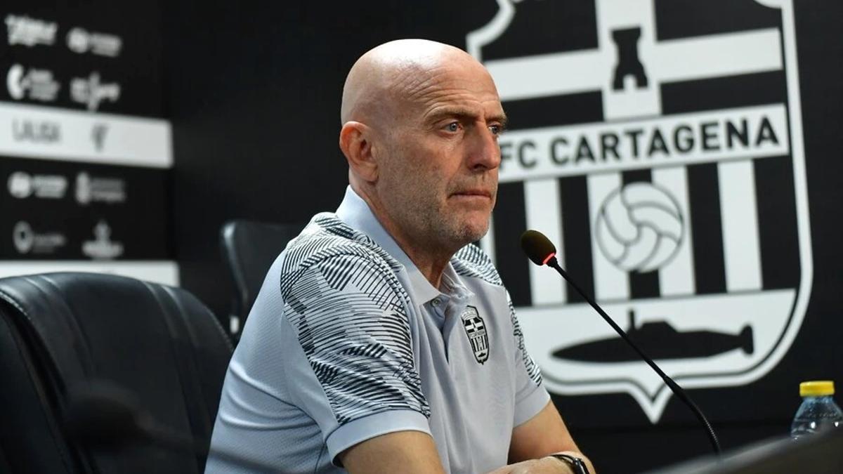 Julián Calero, en la sala de prensa del Cartagonova