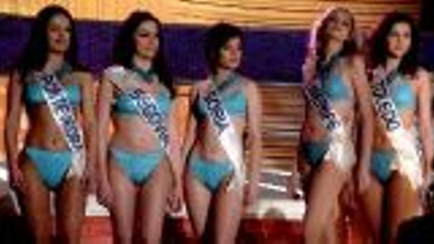 Miss España hace desfilar a las candidatas en biquini