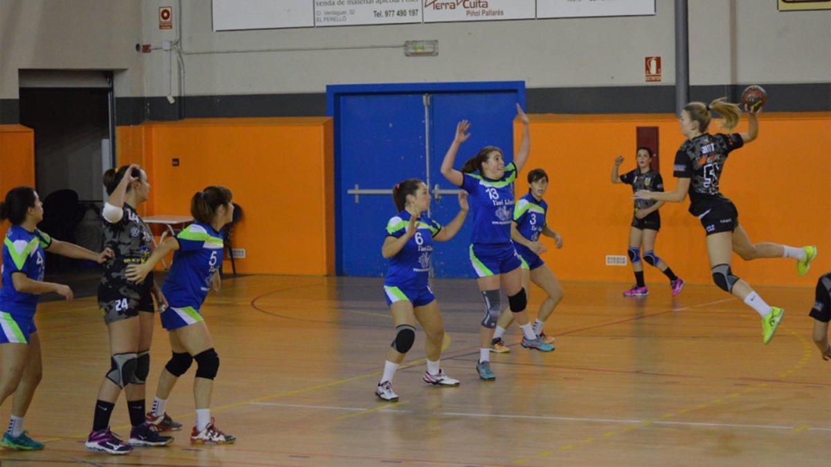 El Handbol Perelló necesita una victoria para certificar la permanencia