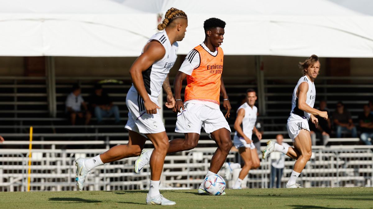 Goles y paradas en el entrenamiento del Real Madrid en Los Ángeles