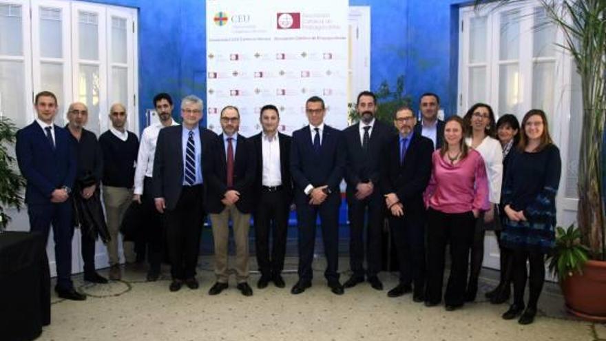 Investigadores del CEU y de Ford en València.