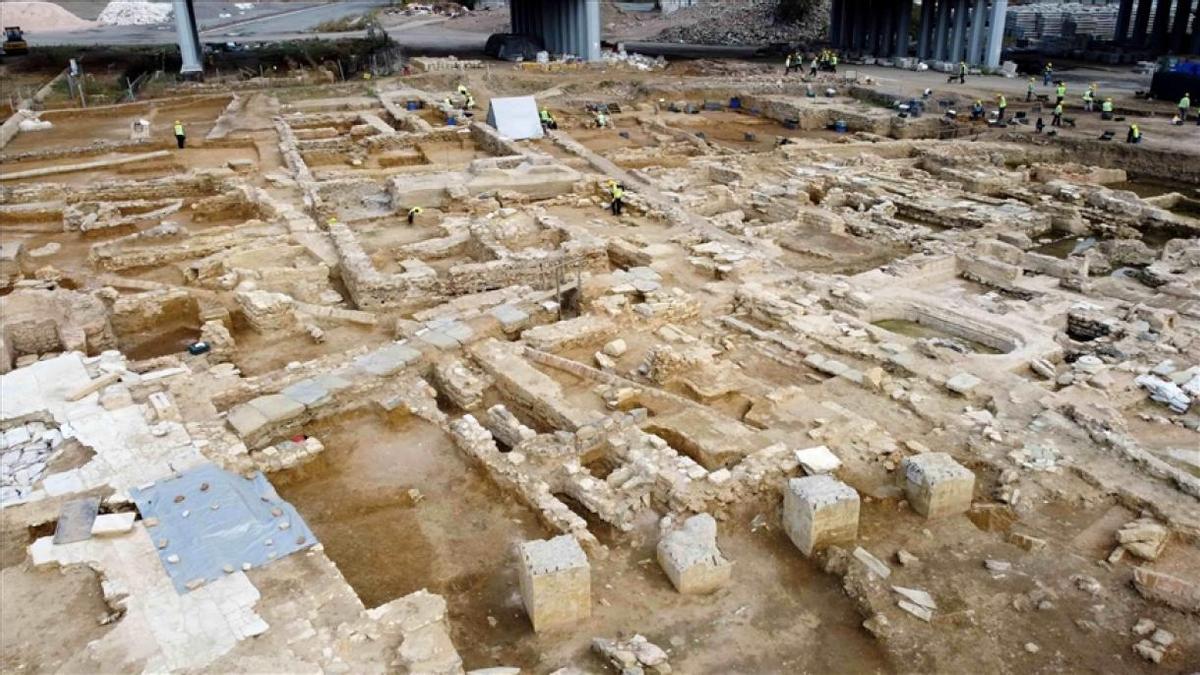 Ruinas arqueológicas halladas tras la estación ferroviaria de Haydarpasa.