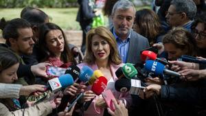 La ministra Raquel Sánchez en declaraciones a los periodistas en Barcelona, a viernes 14 de abril de 2023, en Barcelona, Catalunya (España)