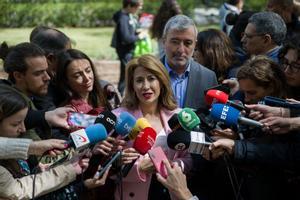 La ministra Raquel Sánchez en declaraciones a los periodistas en Barcelona, a viernes 14 de abril de 2023, en Barcelona, Catalunya (España)