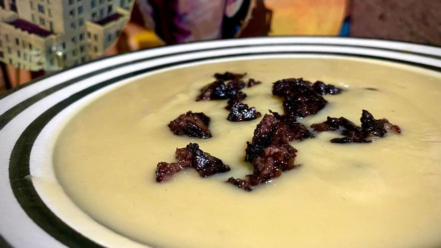 Gastronomía de guerra: Crema de boniato blanco de Ibiza y botifarró