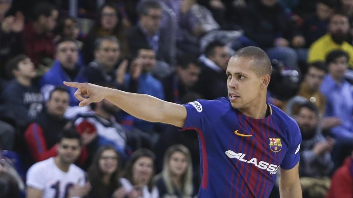 Ferrao marcó dos goles pero no pudo evitar la derrota del Barça Lassa