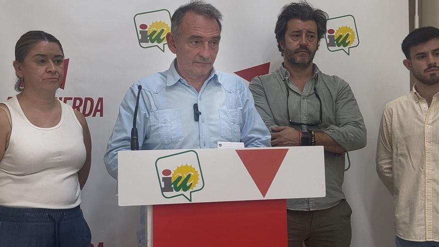 IU llama en Córdoba a proteger el suelo agrícola frente a las &quot;macroinstalaciones de plantas fotovoltaicas&quot;