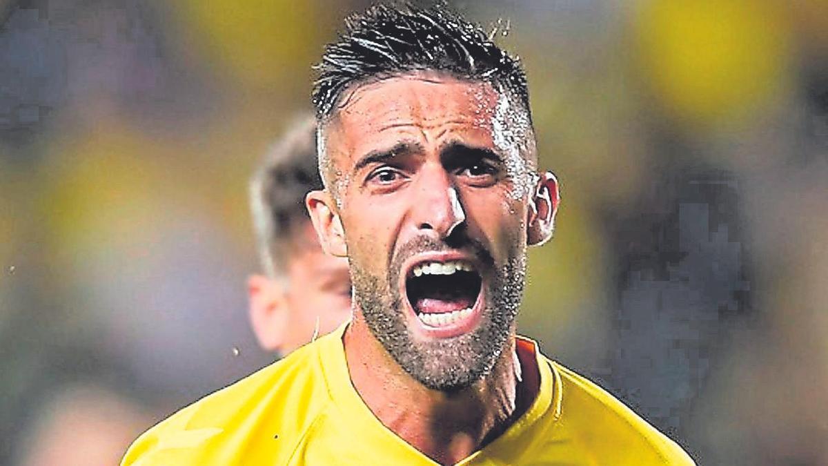 Pejiño festeja sus dos tantos al Tenerife.