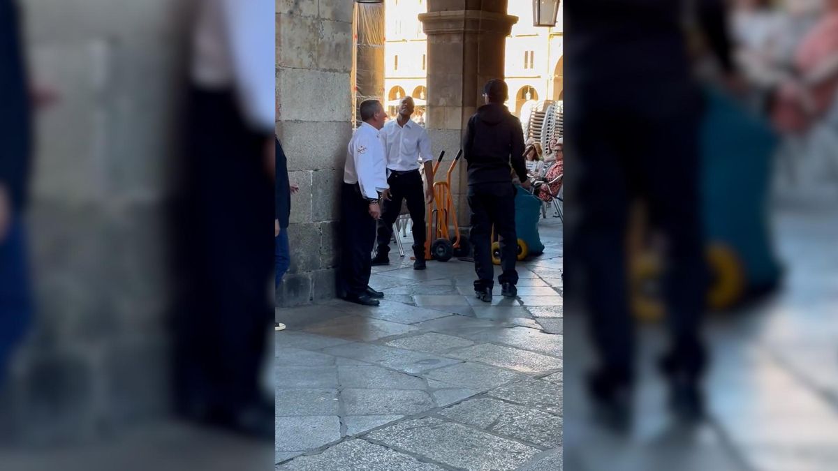 Un hombre agrede con una porra a un camarero en la Plaza Mayor de Salamanca