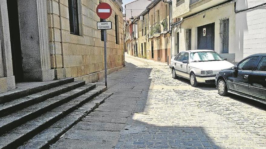 Vecinos de la calle Nidos piden que repongan el bolardo de acceso