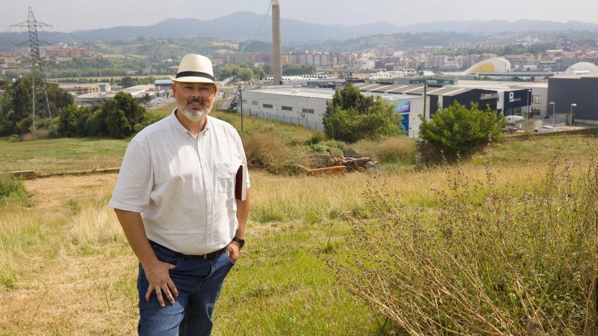 Evaristo Martínez-Radío, en una de las laderas de Valliniello.